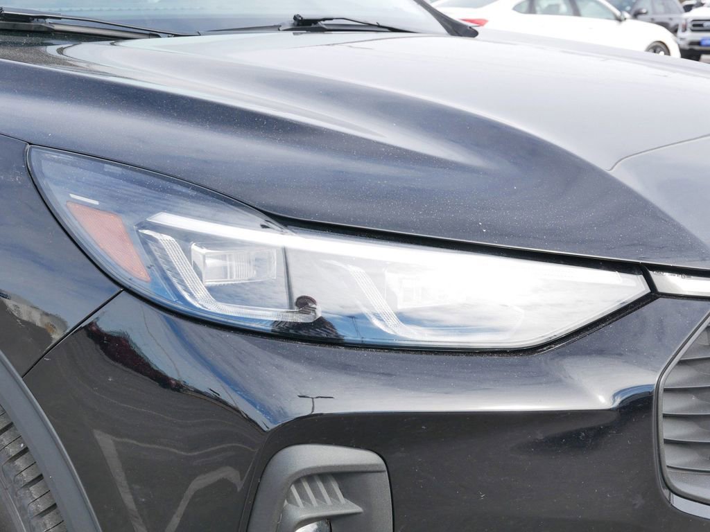 Certified 2025 Ford Escape Platinum AWD/4WD image 5