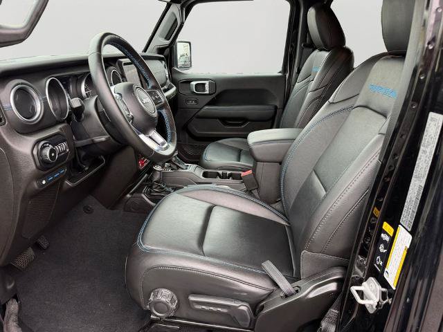 Used 2022 Jeep Wrangler Unlimited Rubicon 4xe w/ Cold Weather Group AWD/4WD image 16