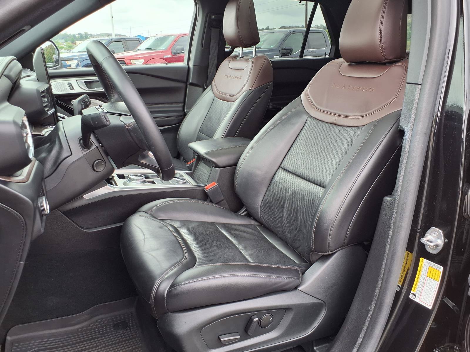 Certified 2023 Ford Explorer Platinum w/ Technology Package AWD/4WD image 8