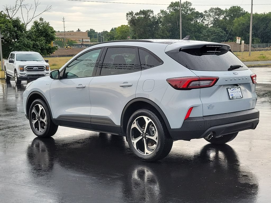 Certified 2025 Ford Escape ST-Line Select w/ Tech Pack #1 AWD/4WD image 4