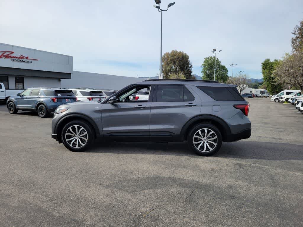 Certified 2025 Ford Explorer ST-Line AWD/4WD image 2
