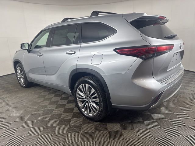 Used 2021 Toyota Highlander Platinum AWD/4WD image 3