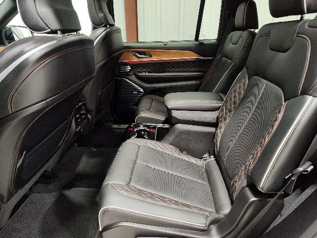 Used 2023 Jeep Grand Cherokee L Summit AWD/4WD image 14