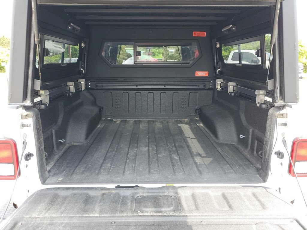Used 2025 Jeep Gladiator Sport AWD/4WD image 7