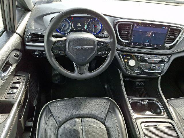 Used 2025 Chrysler Pacifica Limited FWD image 12