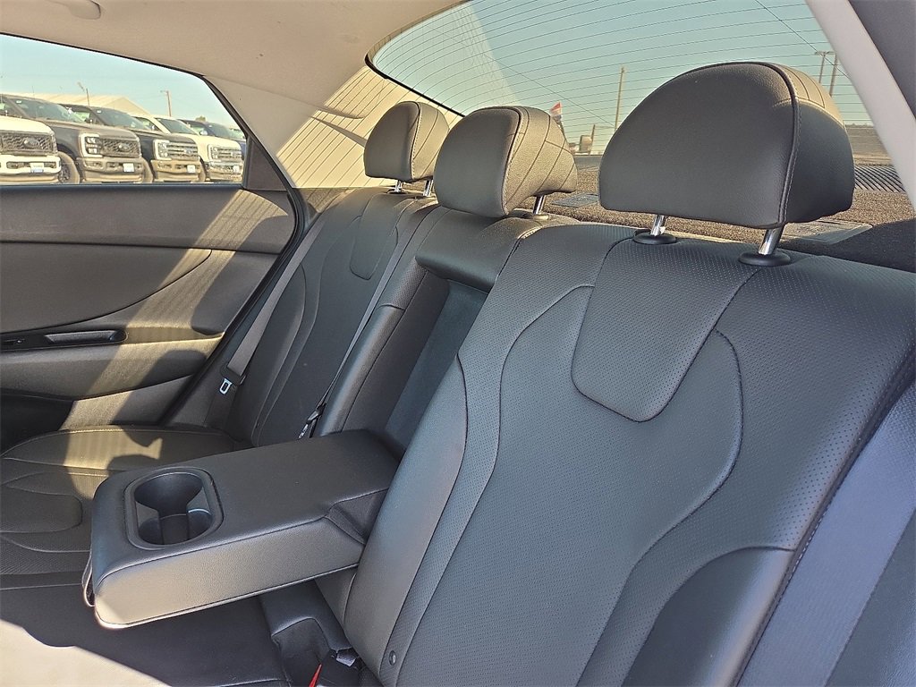 Used 2023 Hyundai Elantra Limited image 17