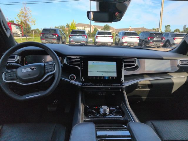 Used 2022 Jeep Wagoneer Series III AWD/4WD image 32