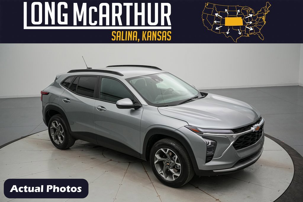 Used 2025 Chevrolet Trax LT w/ LT Convenience Package image 7