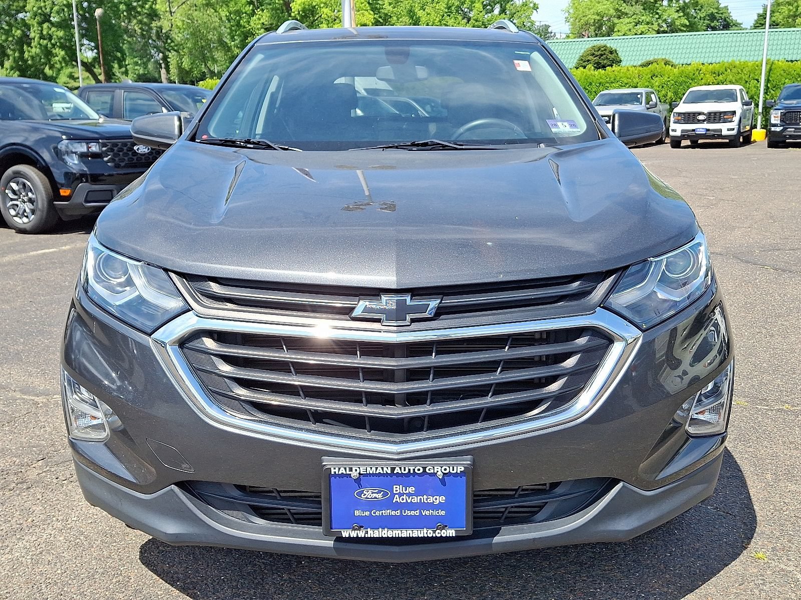 Used 2019 Chevrolet Equinox LT w/ Sun & Navigation Package AWD/4WD image 2
