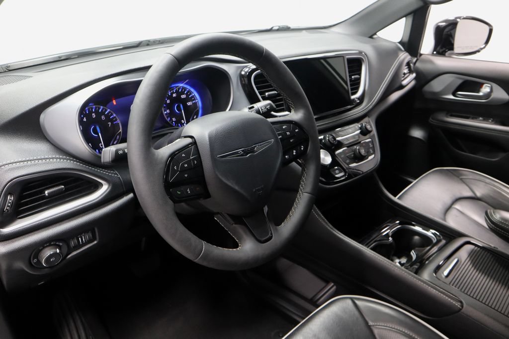 Used 2025 Chrysler Pacifica Limited FWD image 27