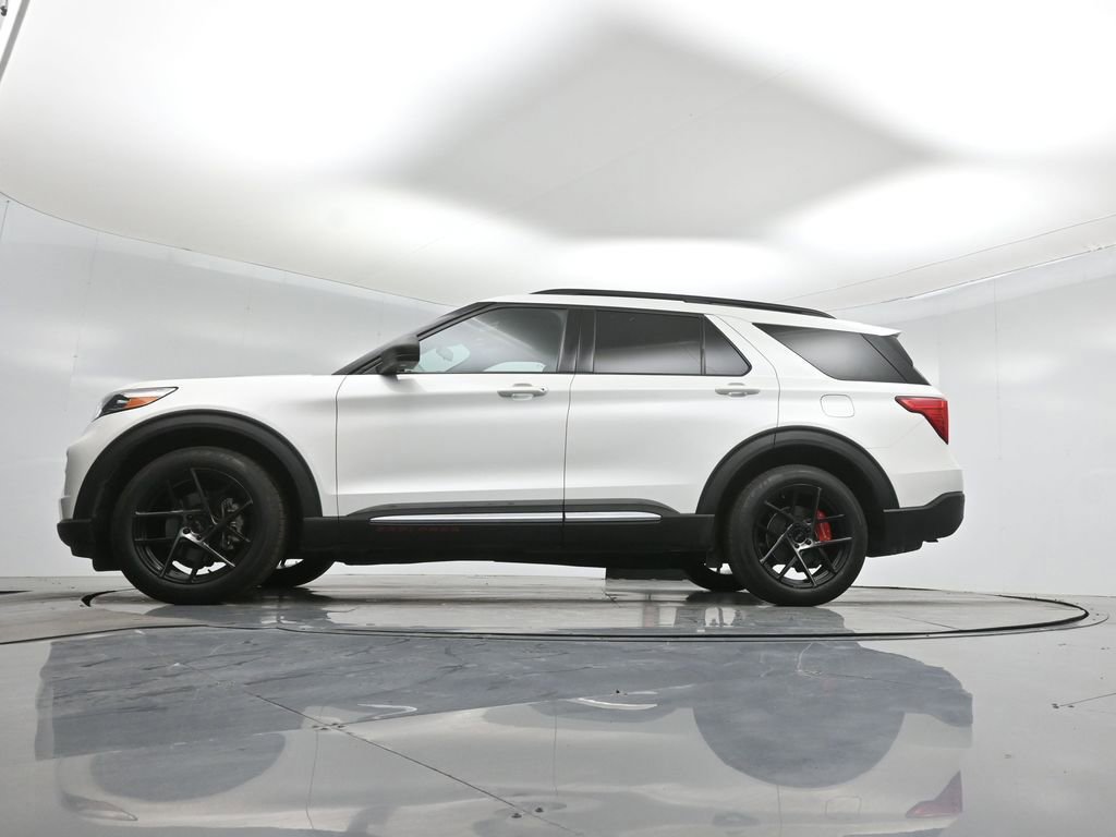 Certified 2020 Ford Explorer XLT w/ Equipment Group 202A image 23