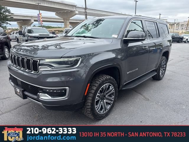 Used 2022 Jeep Wagoneer Series III AWD/4WD image 3