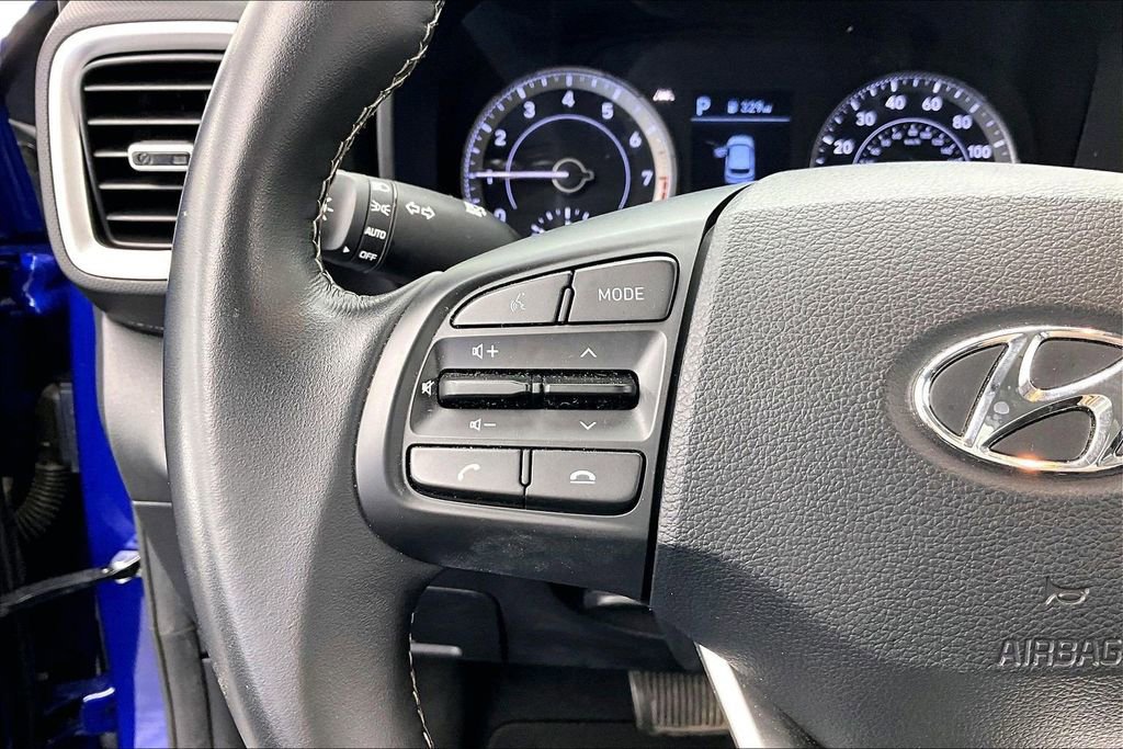 Used 2022 Hyundai Venue SEL FWD image 18