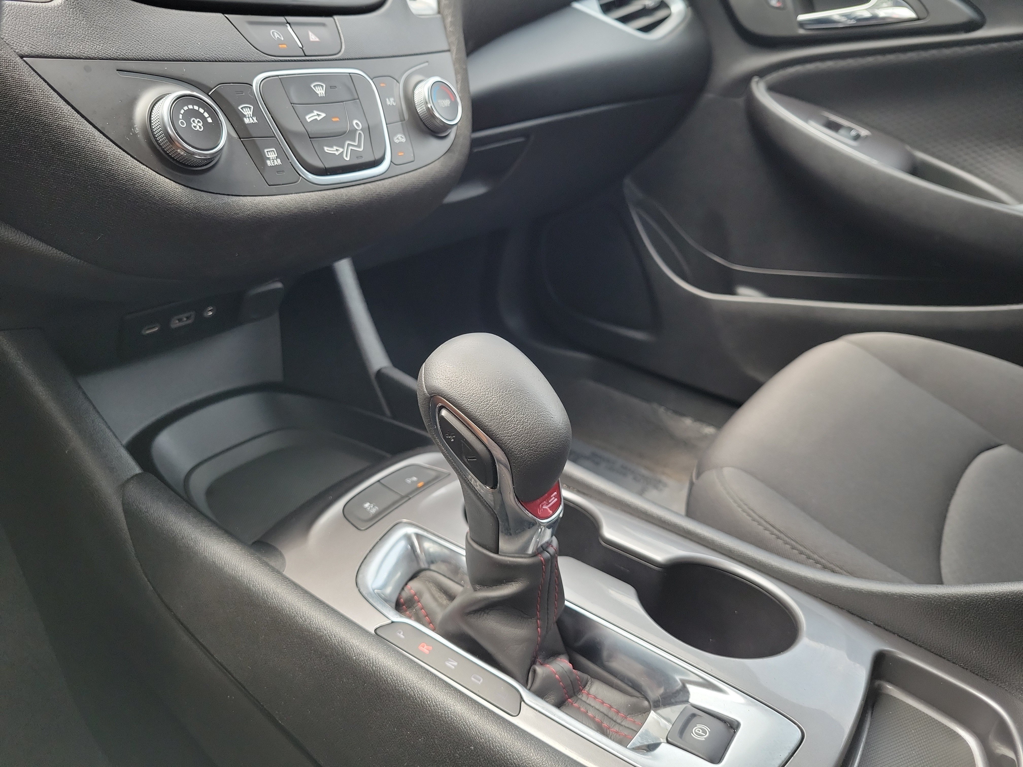 Used 2024 Chevrolet Malibu RS FWD image 27