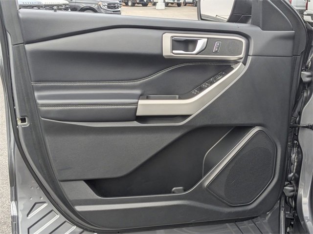 Certified 2021 Ford Explorer XLT w/ Equipment Group 202A image 9