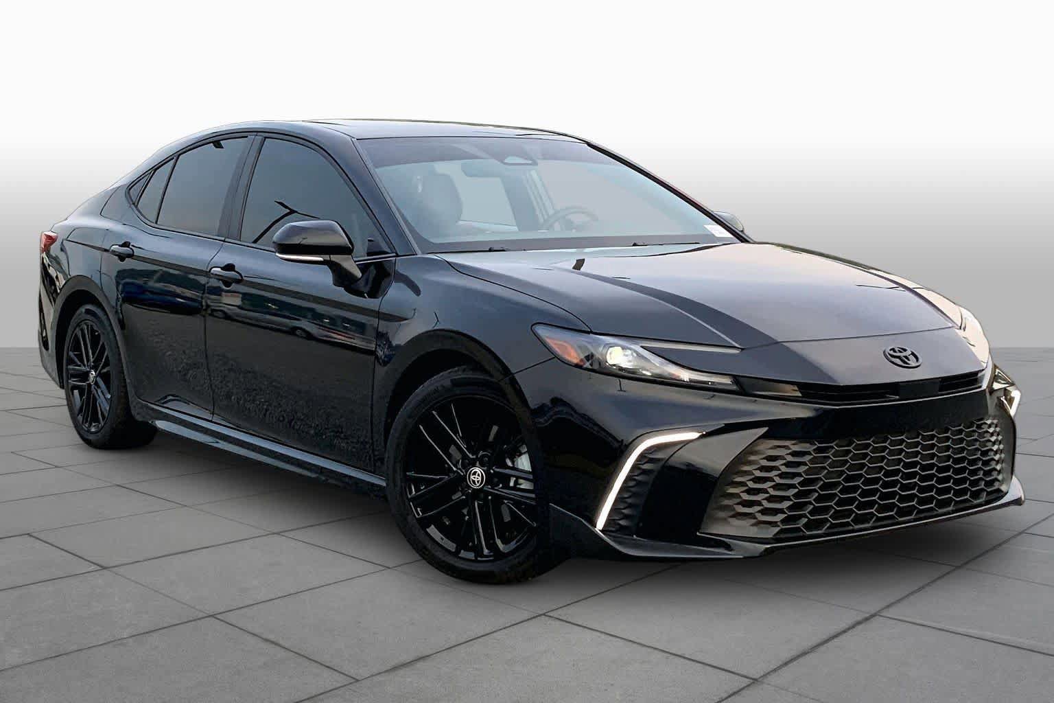 Used 2025 Toyota Camry SE w/ Multimedia Upgrade Package FWD image 3