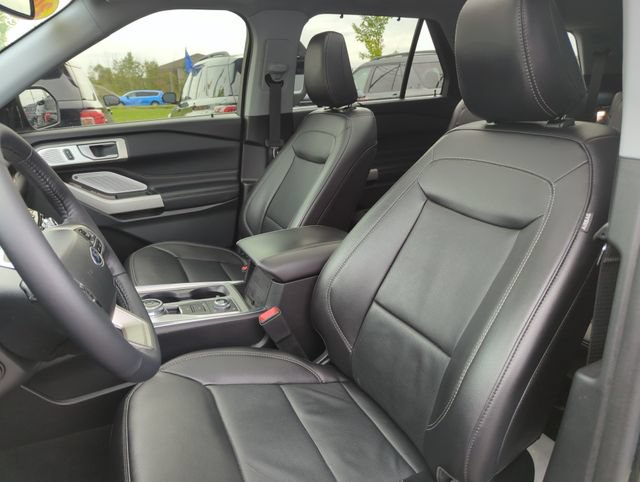 Certified 2023 Ford Explorer Limited w/ Limited Technology Package AWD/4WD image 33