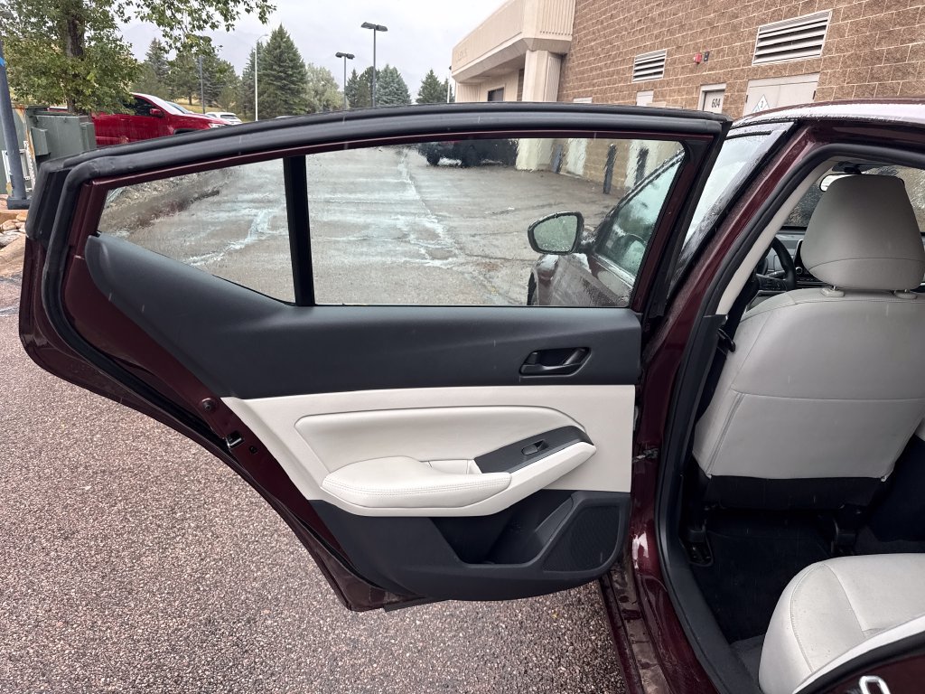 Used 2025 Nissan Altima 2.5 SV FWD image 17