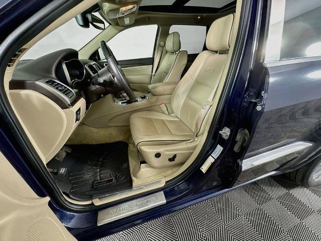 Used 2017 Jeep Grand Cherokee Overland AWD/4WD image 11