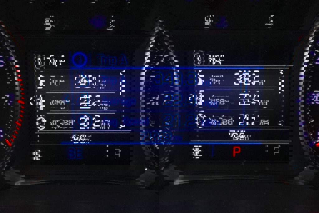 Used 2023 GMC Acadia SLE image 15