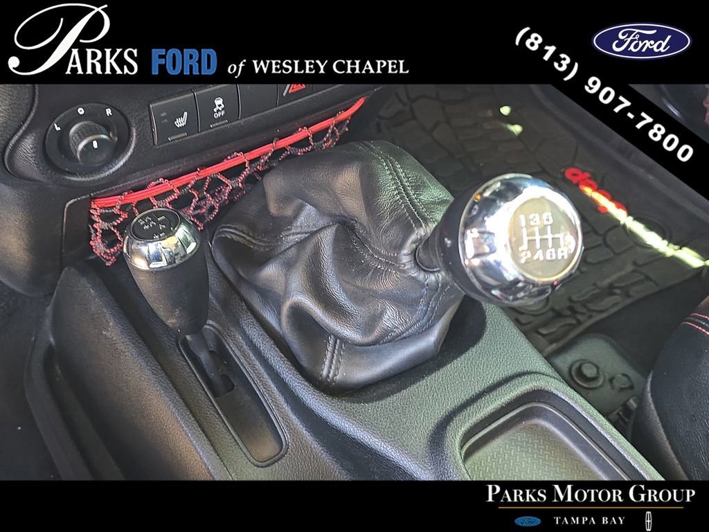 Used 2017 Jeep Wrangler Unlimited Rubicon AWD/4WD image 24