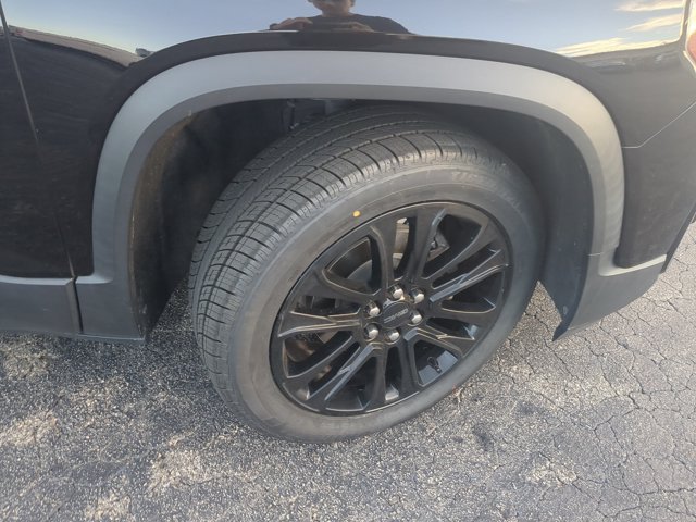 Used 2023 GMC Acadia SLE w/ Driver Convenience Package FWD image 11