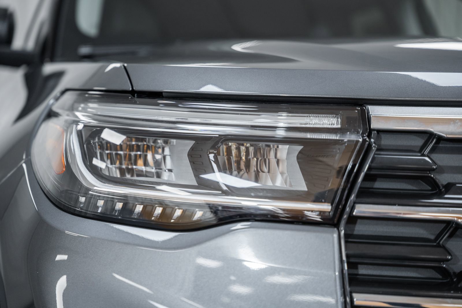 Certified 2025 Ford Explorer Active w/ Active Comfort Package image 9