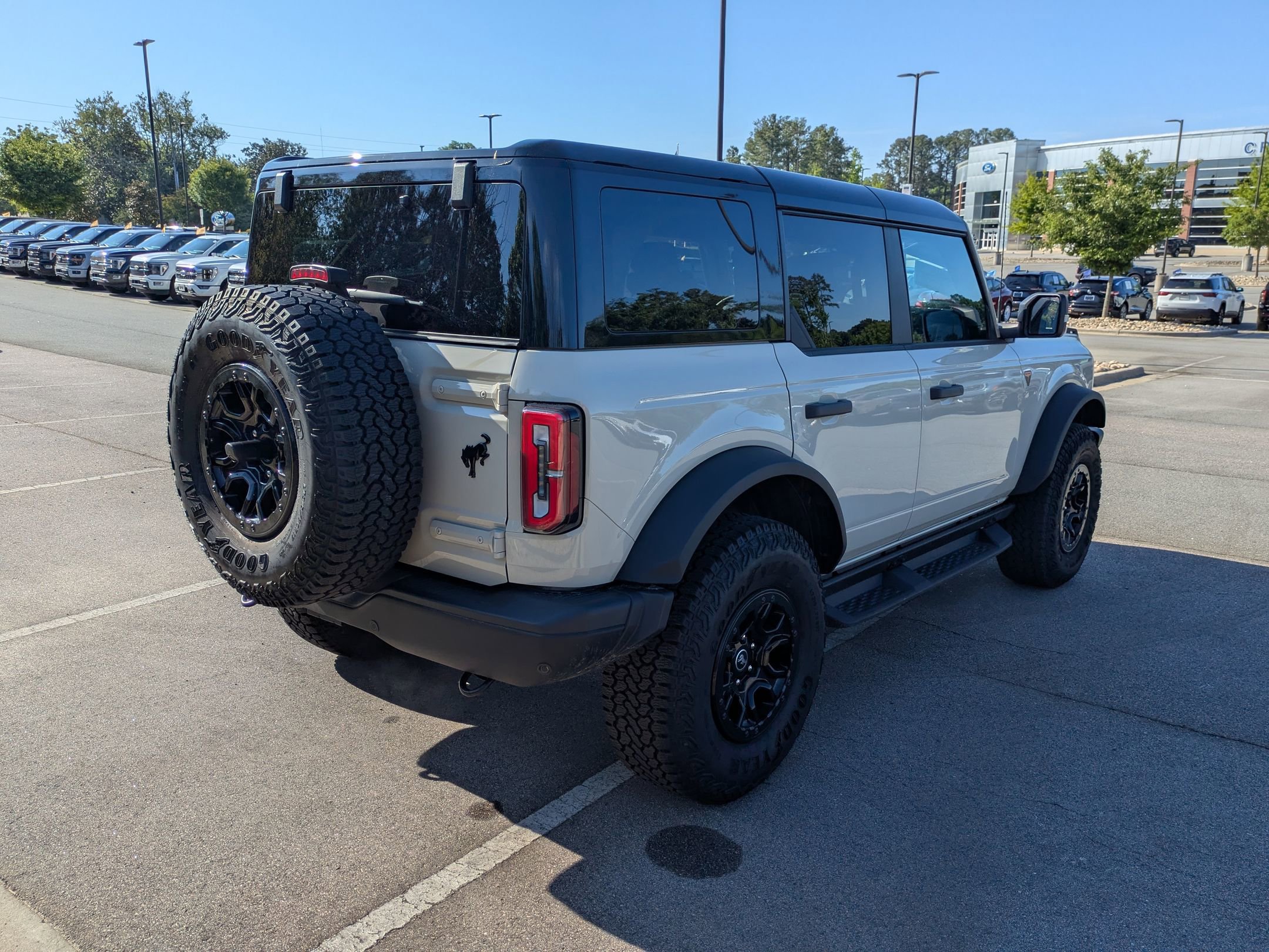 Certified 2025 Ford Bronco Badlands AWD/4WD image 4