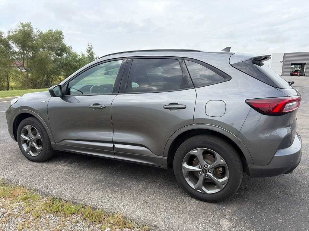 Certified 2024 Ford Escape ST-Line AWD/4WD image 8