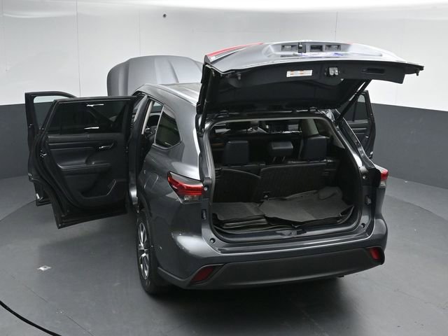 Used 2021 Toyota Highlander XLE AWD/4WD image 59