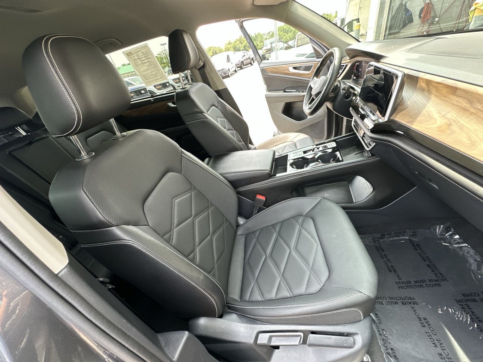 Used 2025 Volkswagen Atlas SE AWD/4WD image 34