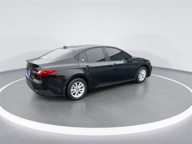 Used 2025 Toyota Camry LE image 7