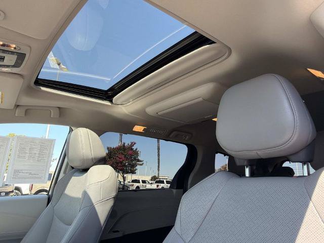 Used 2022 Toyota Sienna Limited AWD/4WD image 23
