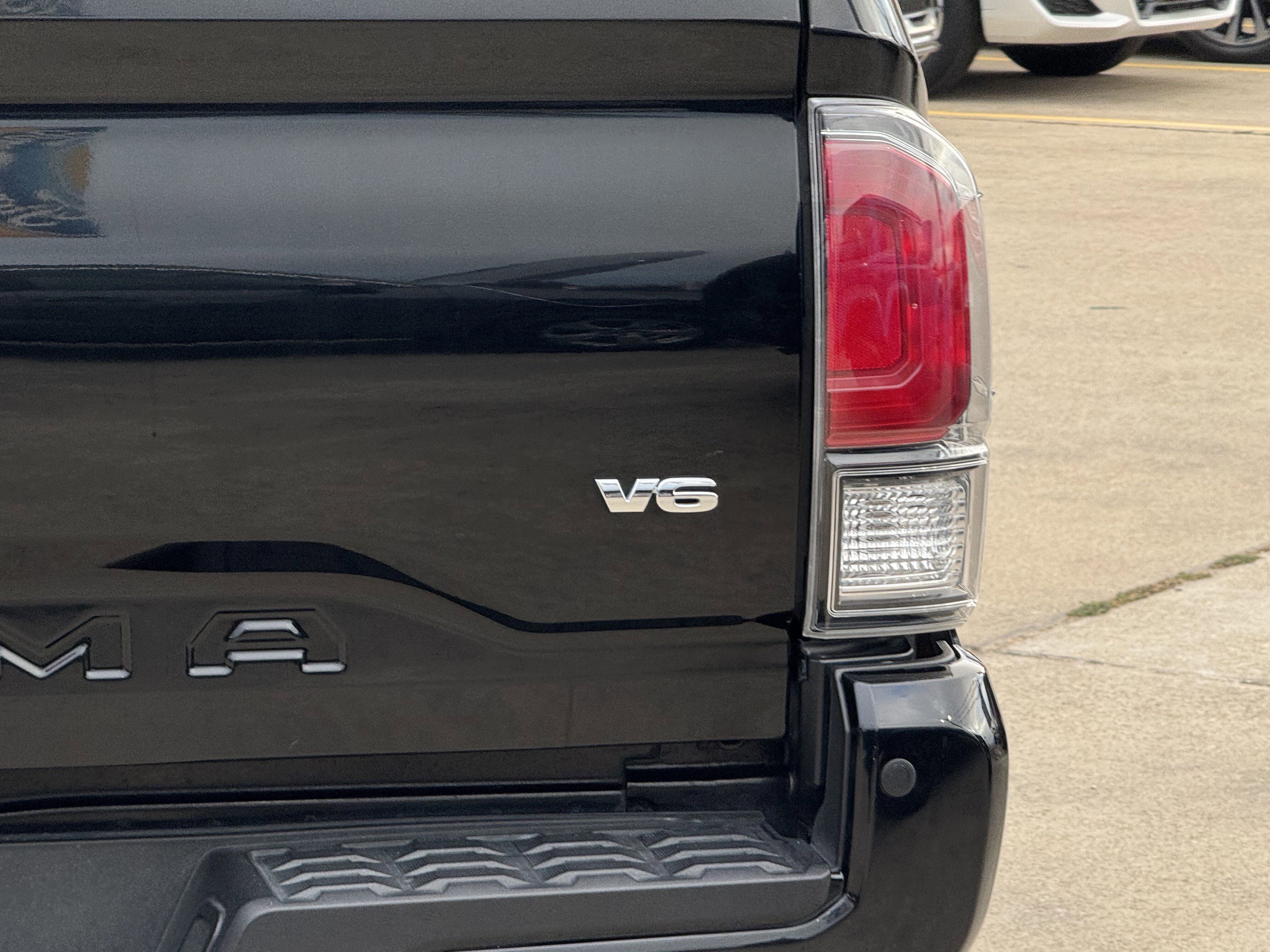 Used 2020 Toyota Tacoma Limited image 11