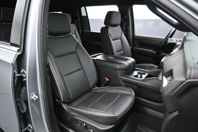 Used 2024 Chevrolet Suburban Premier AWD/4WD image 31