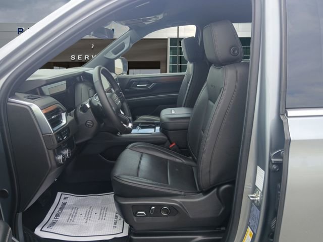 Used 2025 GMC Yukon XL Denali RWD image 9