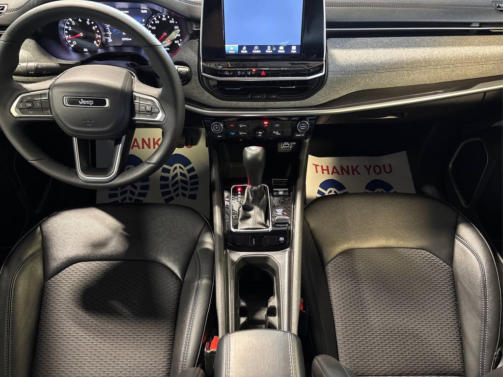 Used 2025 Jeep Compass Latitude AWD/4WD image 25