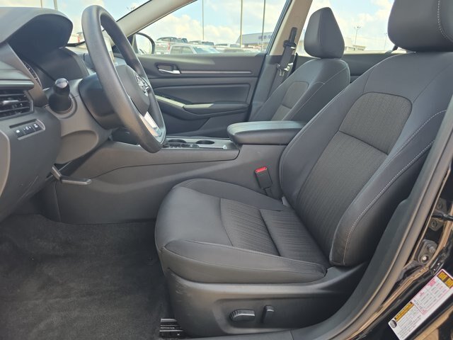 Used 2025 Nissan Altima 2.5 SV FWD image 10