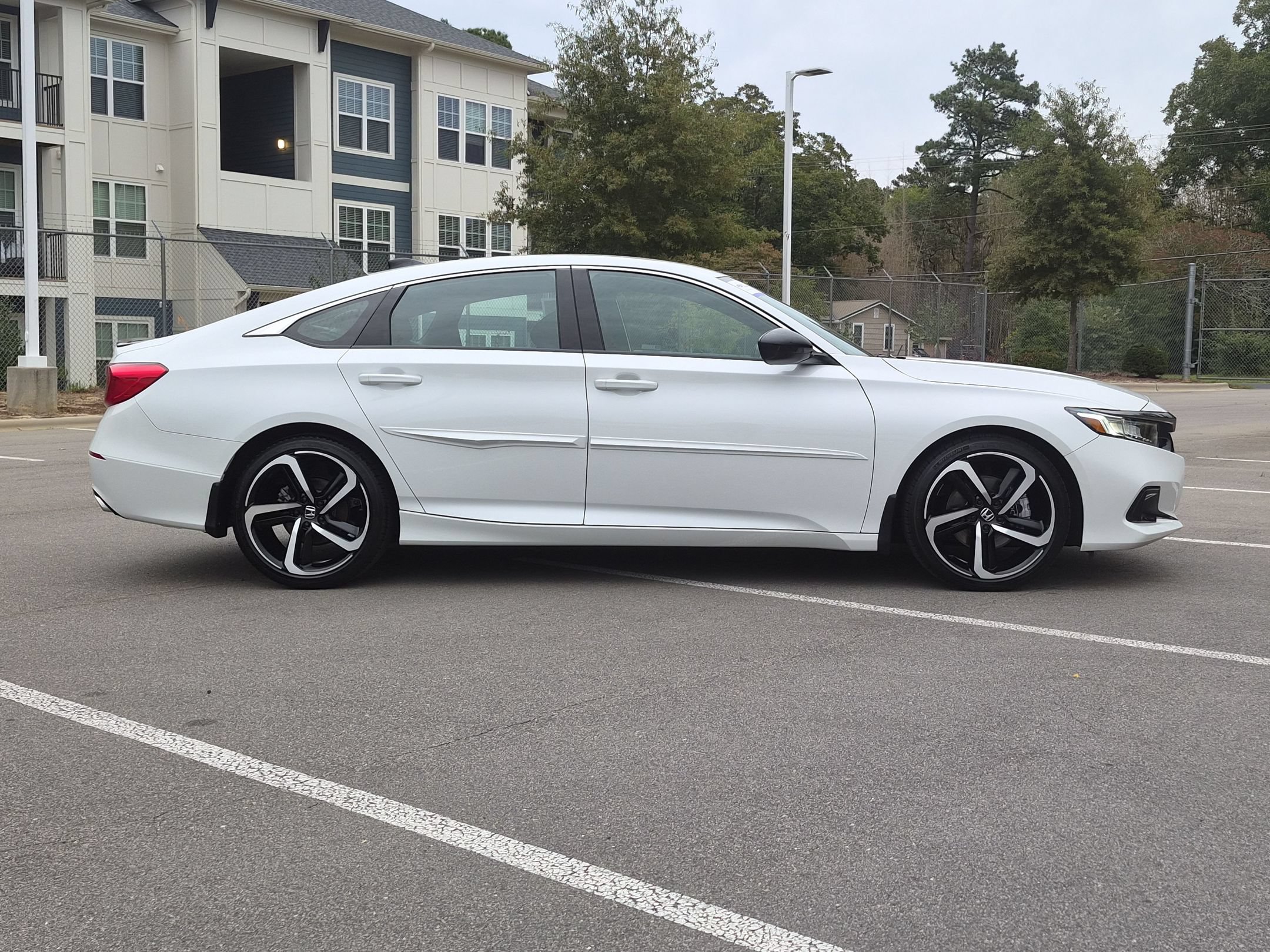Used 2022 Honda Accord Sport image 3