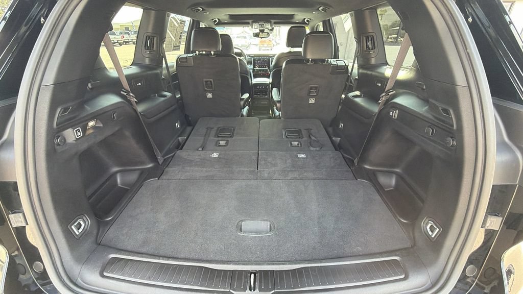 Used 2024 Jeep Grand Cherokee L Altitude RWD image 12