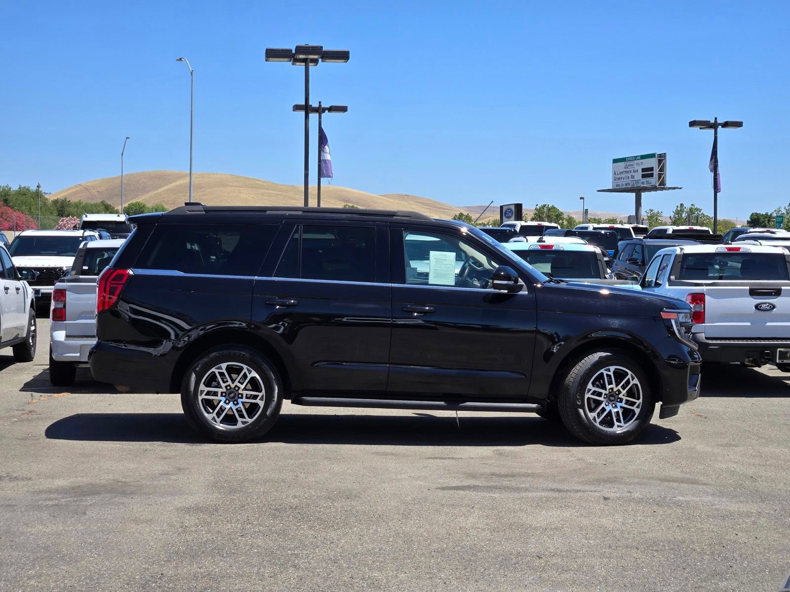 Certified 2025 Ford Expedition Active RWD image 3