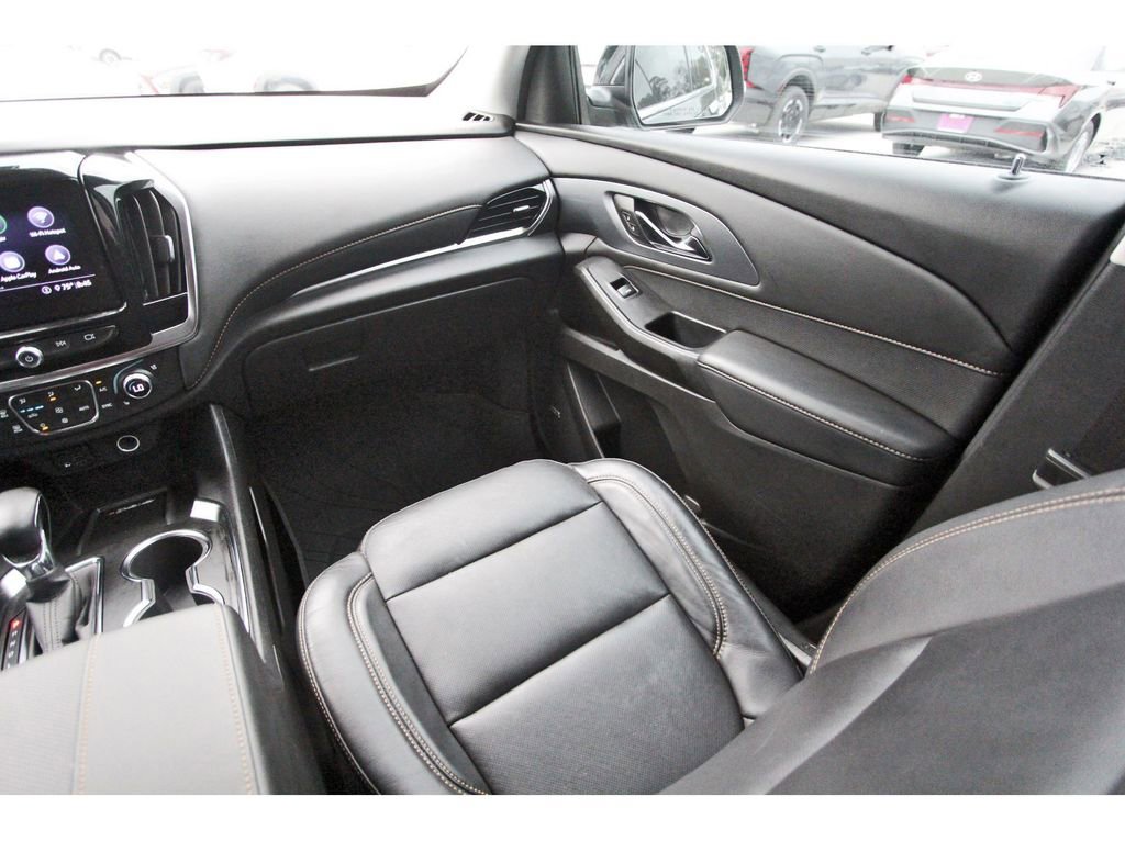 Used 2021 Chevrolet Traverse Premier w/ LPO, Blackout Package FWD image 15
