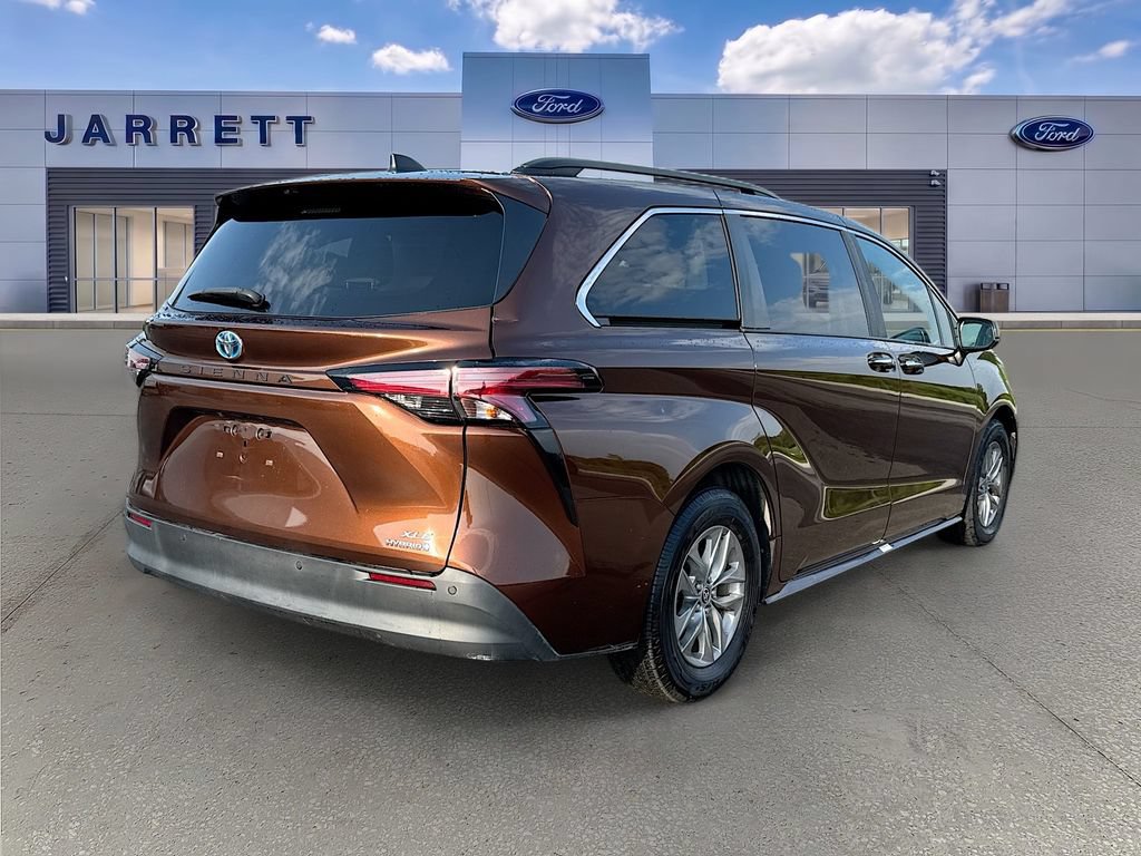 Used 2022 Toyota Sienna XLE w/ XLE Plus Package FWD image 7