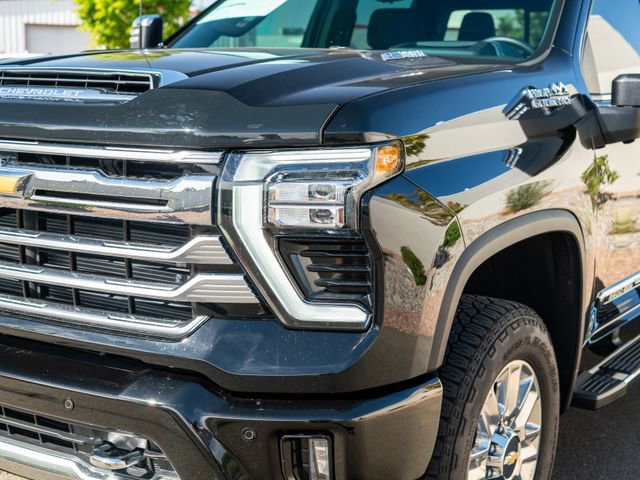 Used 2025 Chevrolet Silverado 2500 High Country w/ Technology Package AWD/4WD image 15