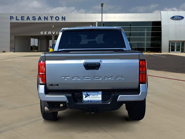 Used 2025 Toyota Tacoma TRD Off-Road image 4