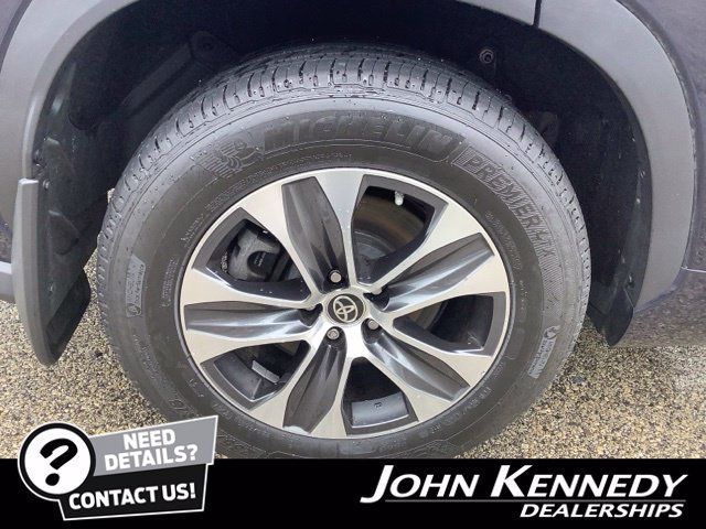 Used 2022 Toyota Highlander XLE AWD/4WD image 39