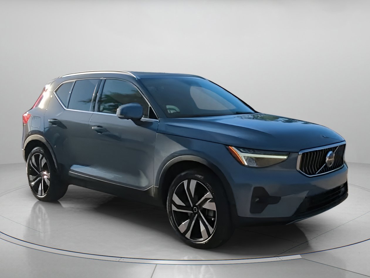 Used 2023 Volvo XC40 B5 Plus w/ Protection Package Premier image 32