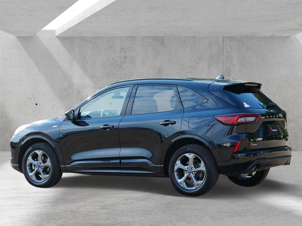 Certified 2023 Ford Escape ST-Line Select AWD/4WD image 4