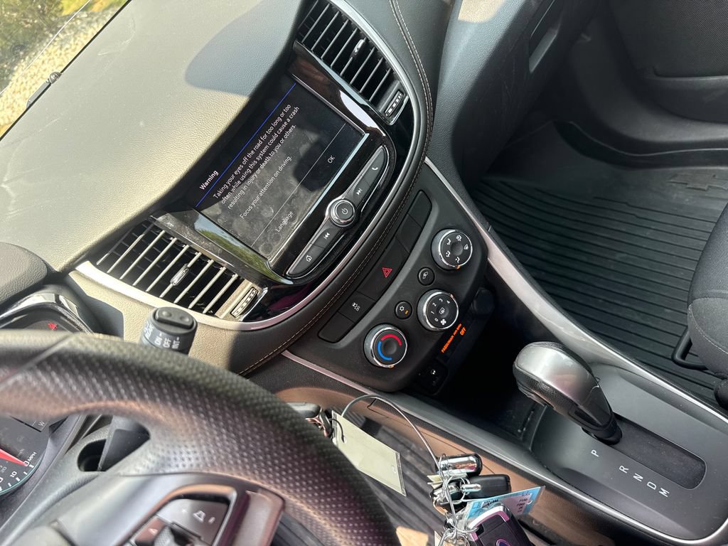 Used 2020 Chevrolet Trax LT AWD/4WD image 17