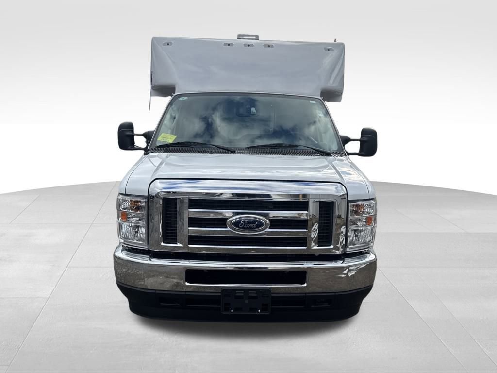 Certified 2025 Ford E-450 and Econoline 450 Super Duty w/ Power Equipment Group image 9